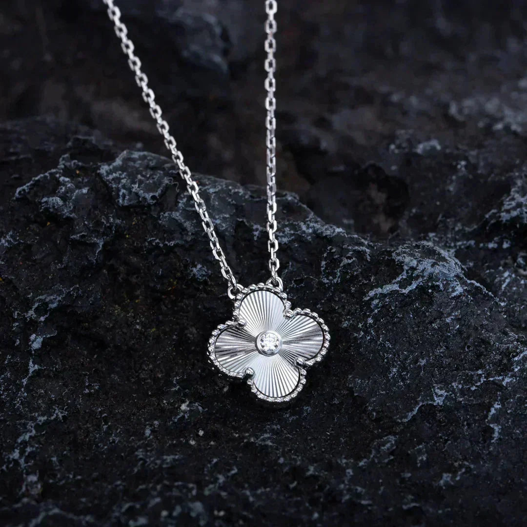 [Luxery]CLOVER  15MM DIAMOND LASER NECKLACE SILVER