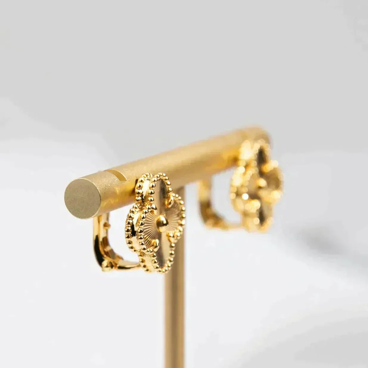 [Luxery]CLOVER MEDIUM 1 MOTIFS LASER EARRINGS