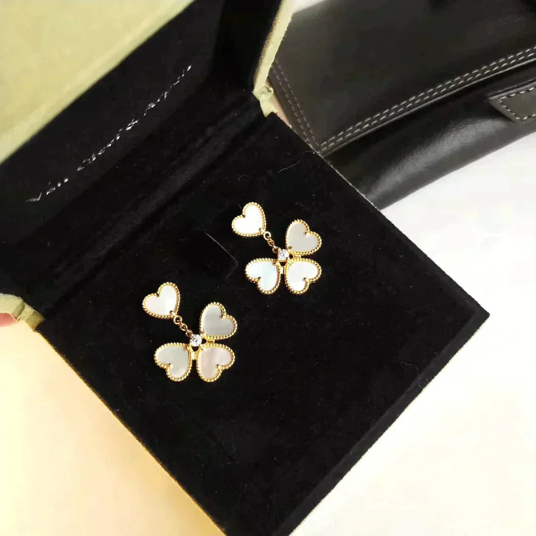 [Luxery]CLOVER SWEET WHITE MOP EARRINGS