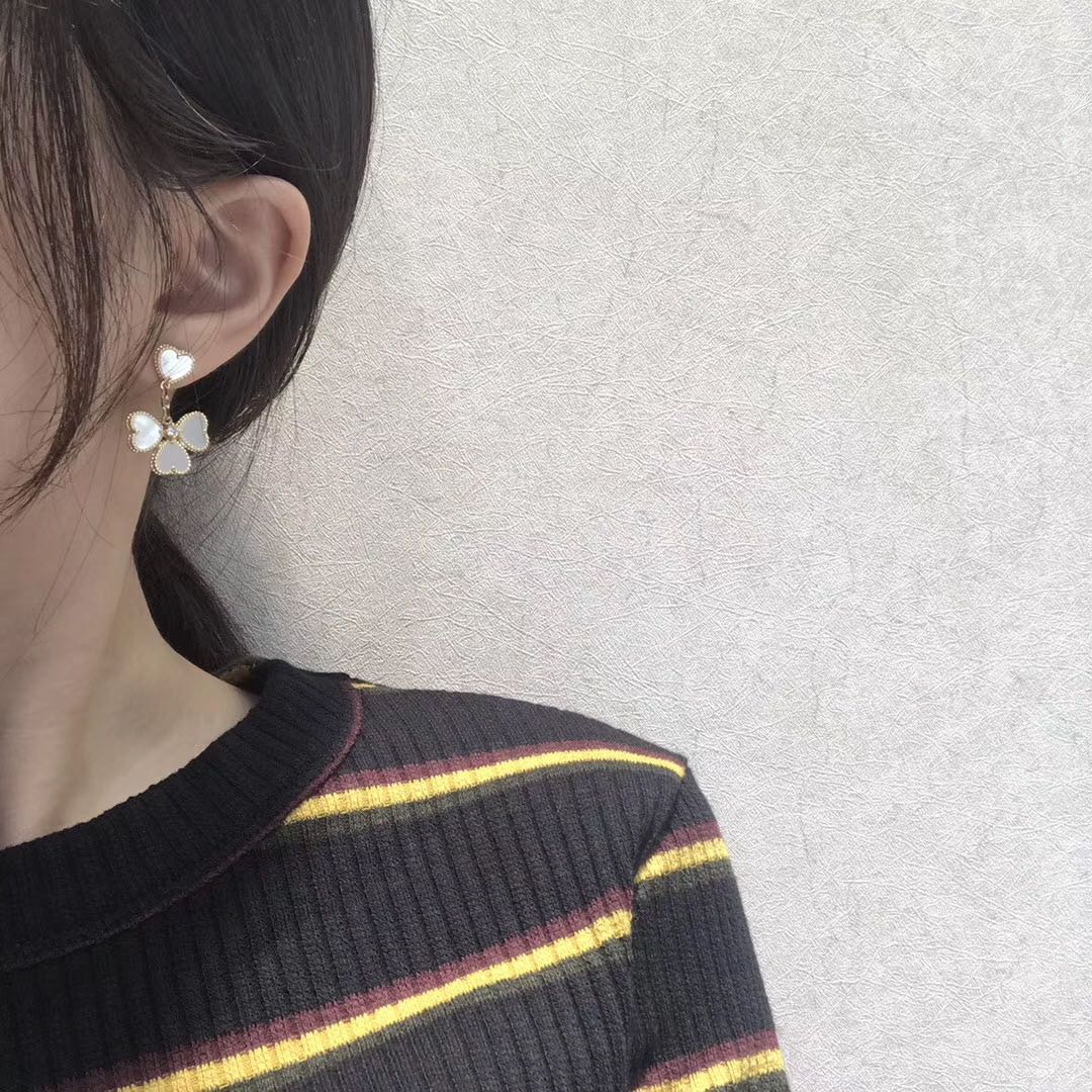 [Luxery]CLOVER SWEET WHITE MOP EARRINGS