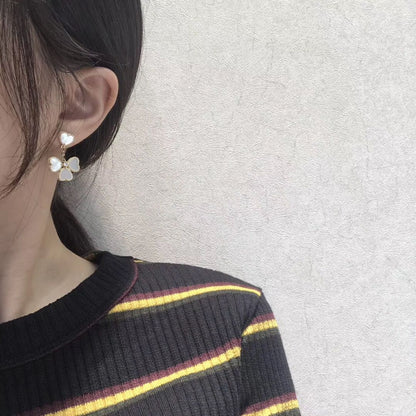 [Luxery]CLOVER SWEET WHITE MOP EARRINGS