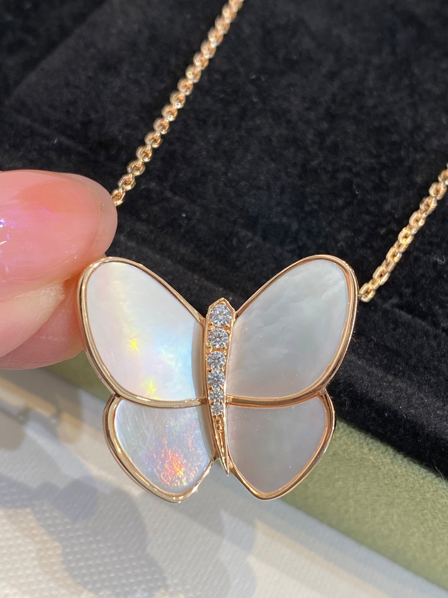[Luxery]BUTTERFLY GOLD MOP DIAMOND NECKLACE