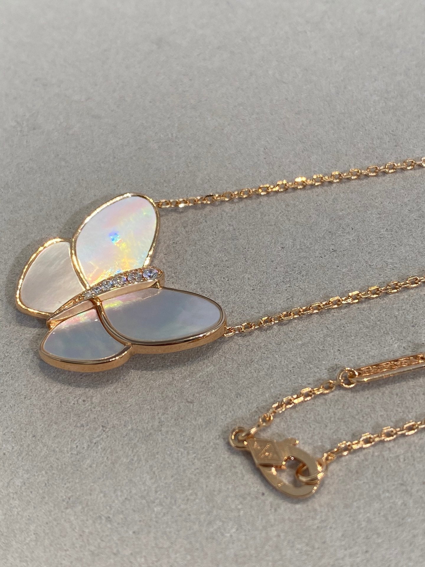 [Luxery]BUTTERFLY GOLD MOP DIAMOND NECKLACE