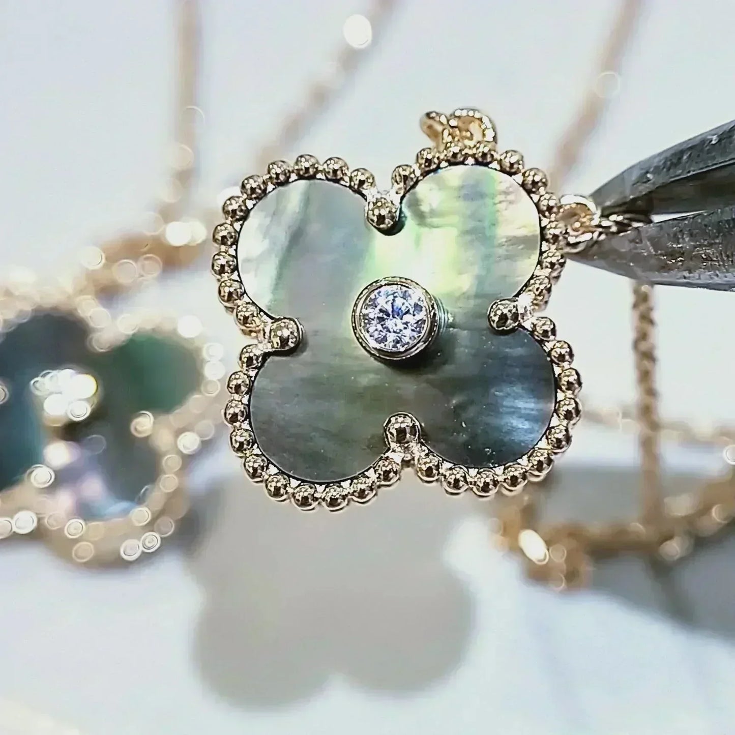 [Luxery]CLOVER 15MM DIAMOND AND MOTHER-OF-GREY NECKLACE