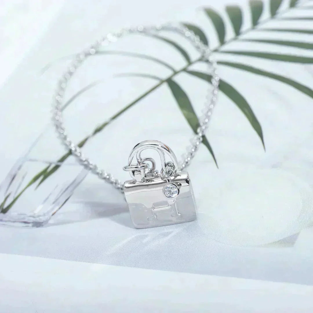 [Luxery]AMULETTE PEDANT SILVER NECKLACE