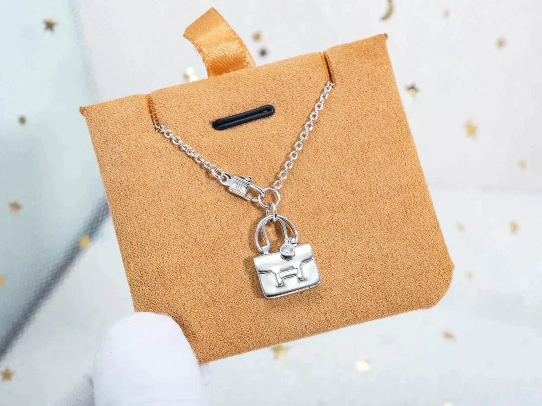 [Luxery]AMULETTE PEDANT SILVER NECKLACE