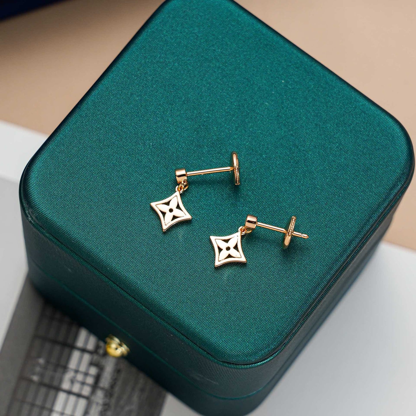 [Luxery]STAR EARRINGS GOLD