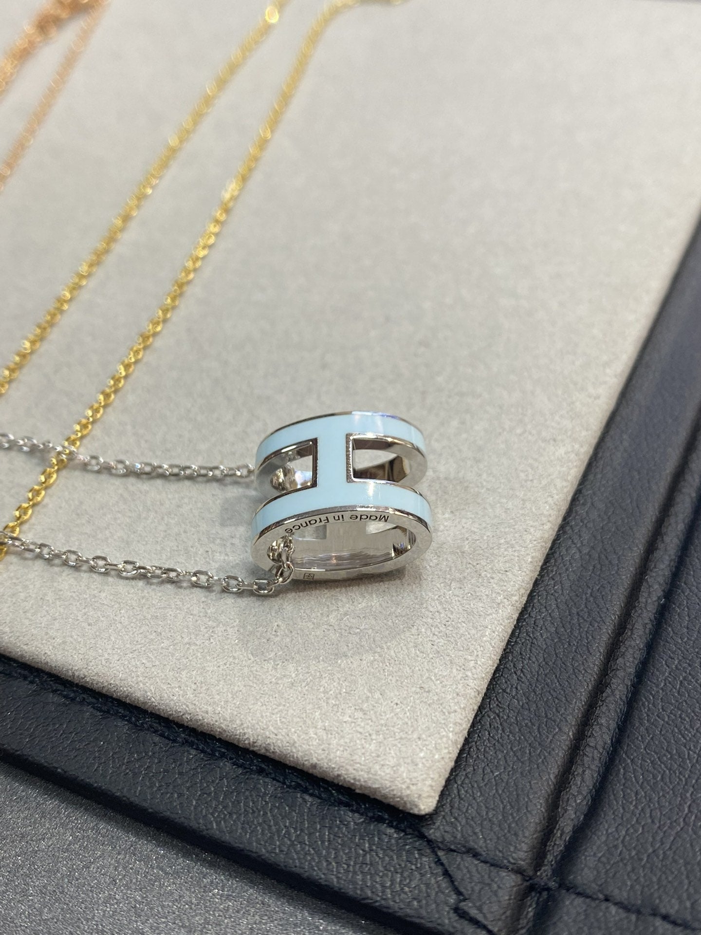 [Luxery]POP H LIGHT BLUE NECKLACE