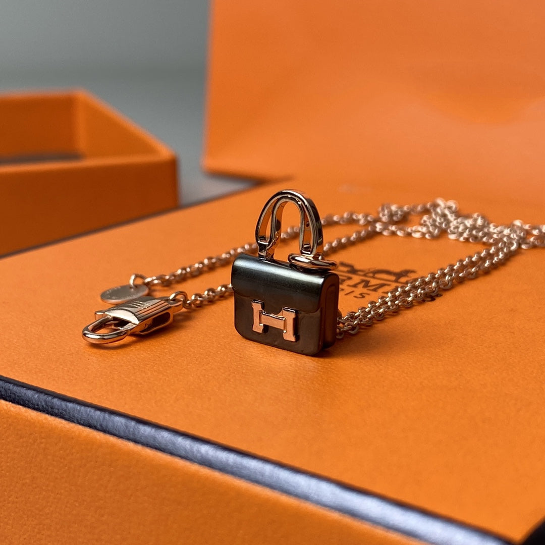 [Luxery]CONSTANCE BLACK PEDANT PINK GOLD NECKLACE