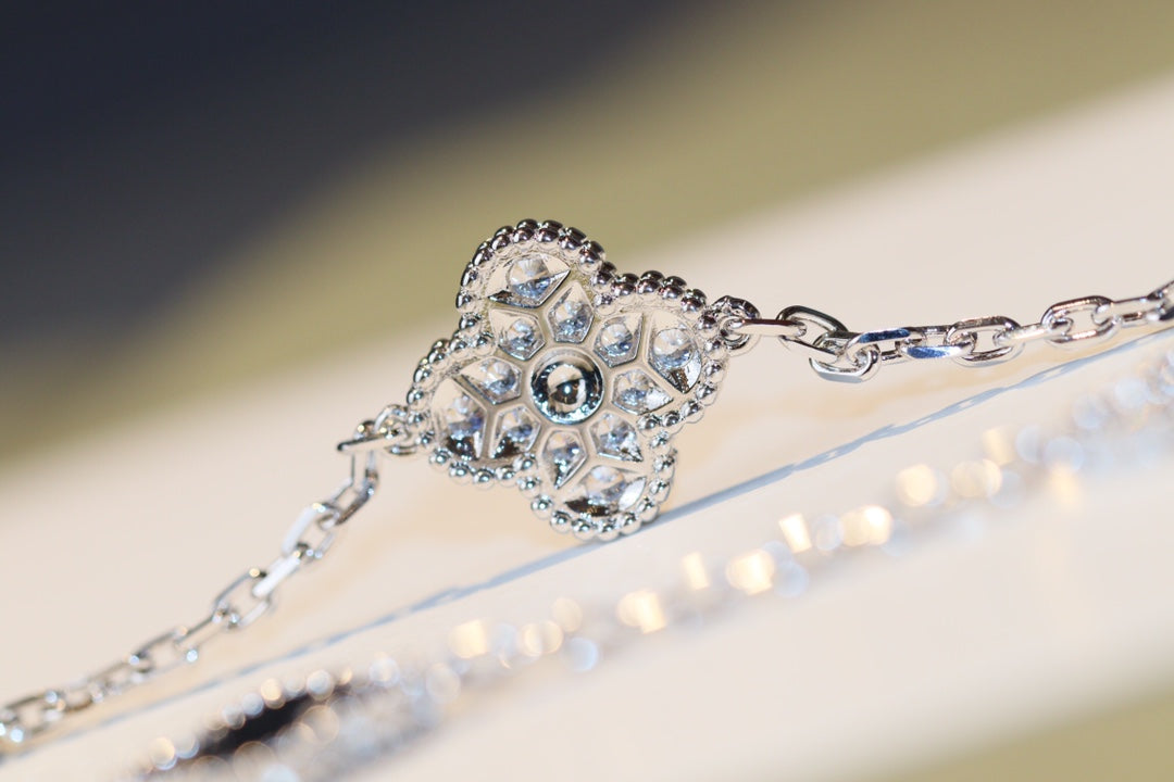 [Luxery]CLOVER 20 MOTIFS ONYX DIAMOND SILVER