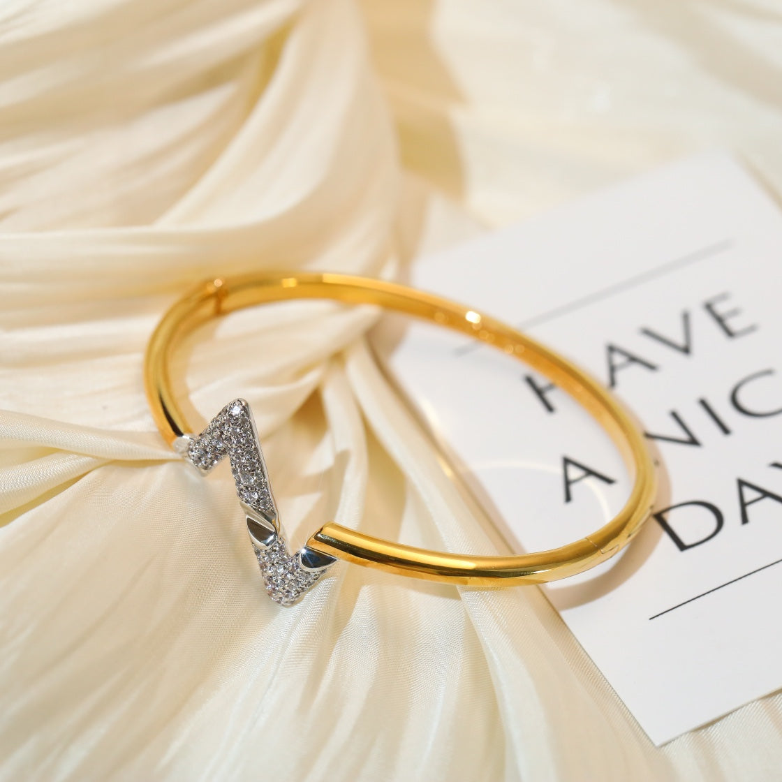 [Luxery]VOLTE UPSITE DOWN GOLD DIAMOND BRACELET