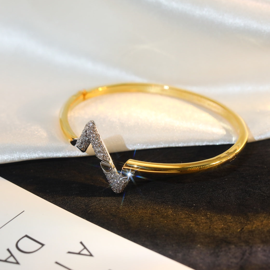 [Luxery]VOLTE UPSITE DOWN GOLD DIAMOND BRACELET