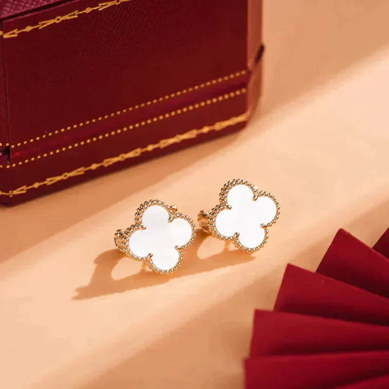 [Luxery]CLOVER MEDIUM 1 MOTIFS  WHITE MOP STUD EARRINGS