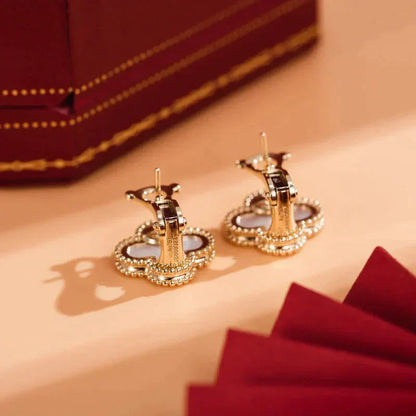 [Luxery]CLOVER MEDIUM 1 MOTIFS  WHITE MOP STUD EARRINGS