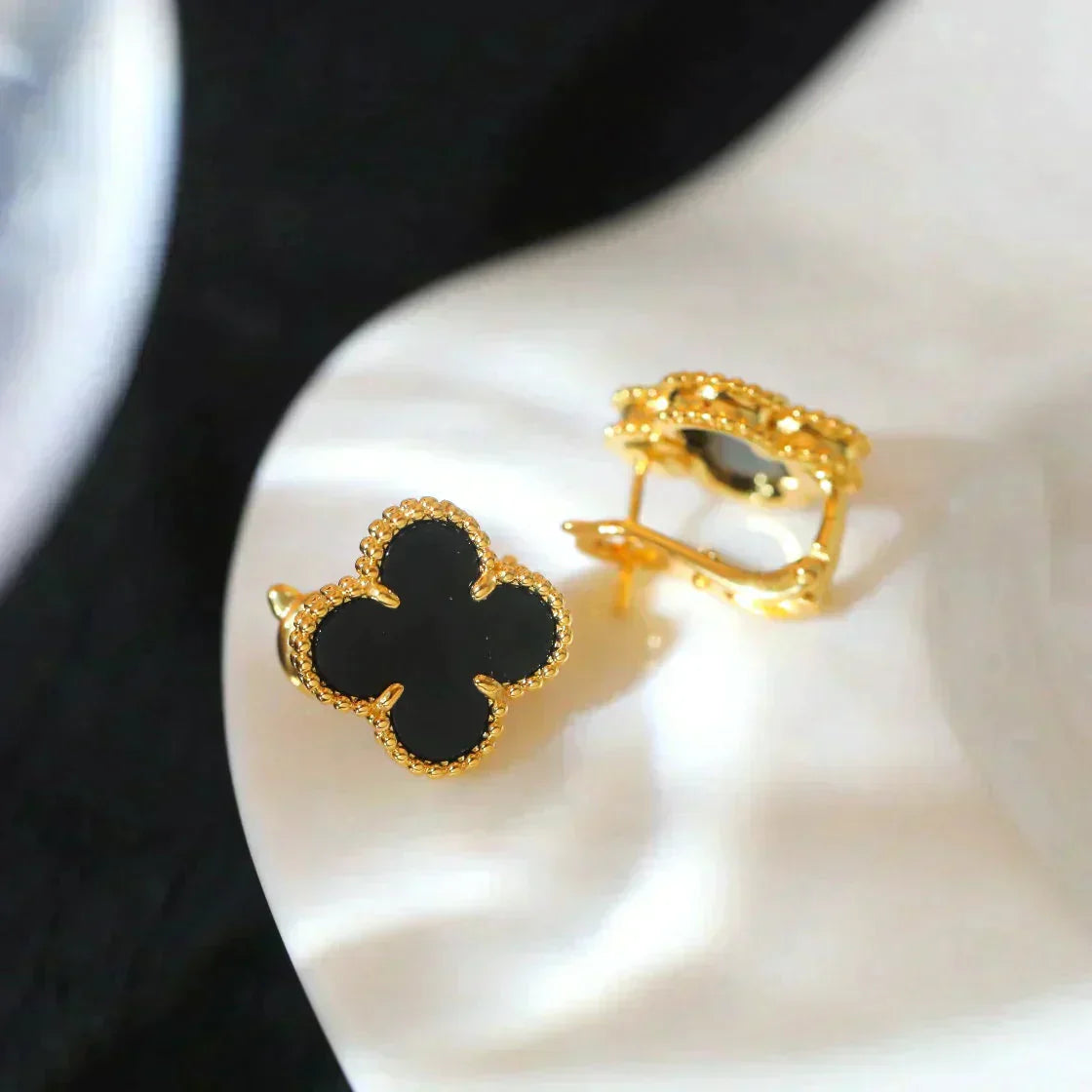 [Luxery]CLOVER MEDIUM 1 MOTIFS  ONYX STUD EARRINGS