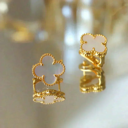 [Luxery]CLOVER MEDIUM 1 MOTIFS  WHITE MOP STUD EARRINGS
