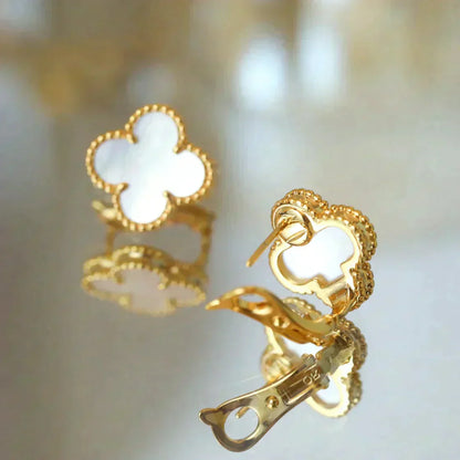 [Luxery]CLOVER MEDIUM 1 MOTIFS  WHITE MOP STUD EARRINGS