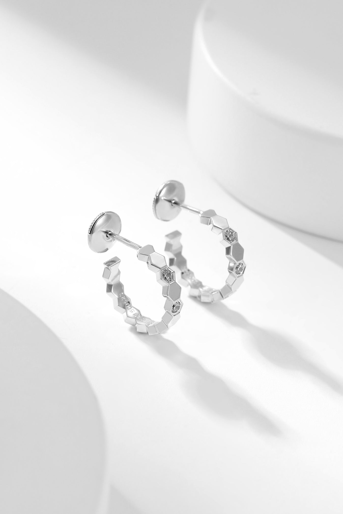 [Luxery]BEE LOVE DIAMOND HOOP EARRINGS