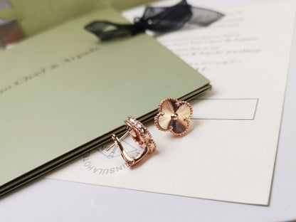 [Luxery]CLOVER MEDIUM STUD EARRINGS
