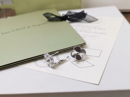 [Luxery]CLOVER MEDIUM STUD EARRINGS