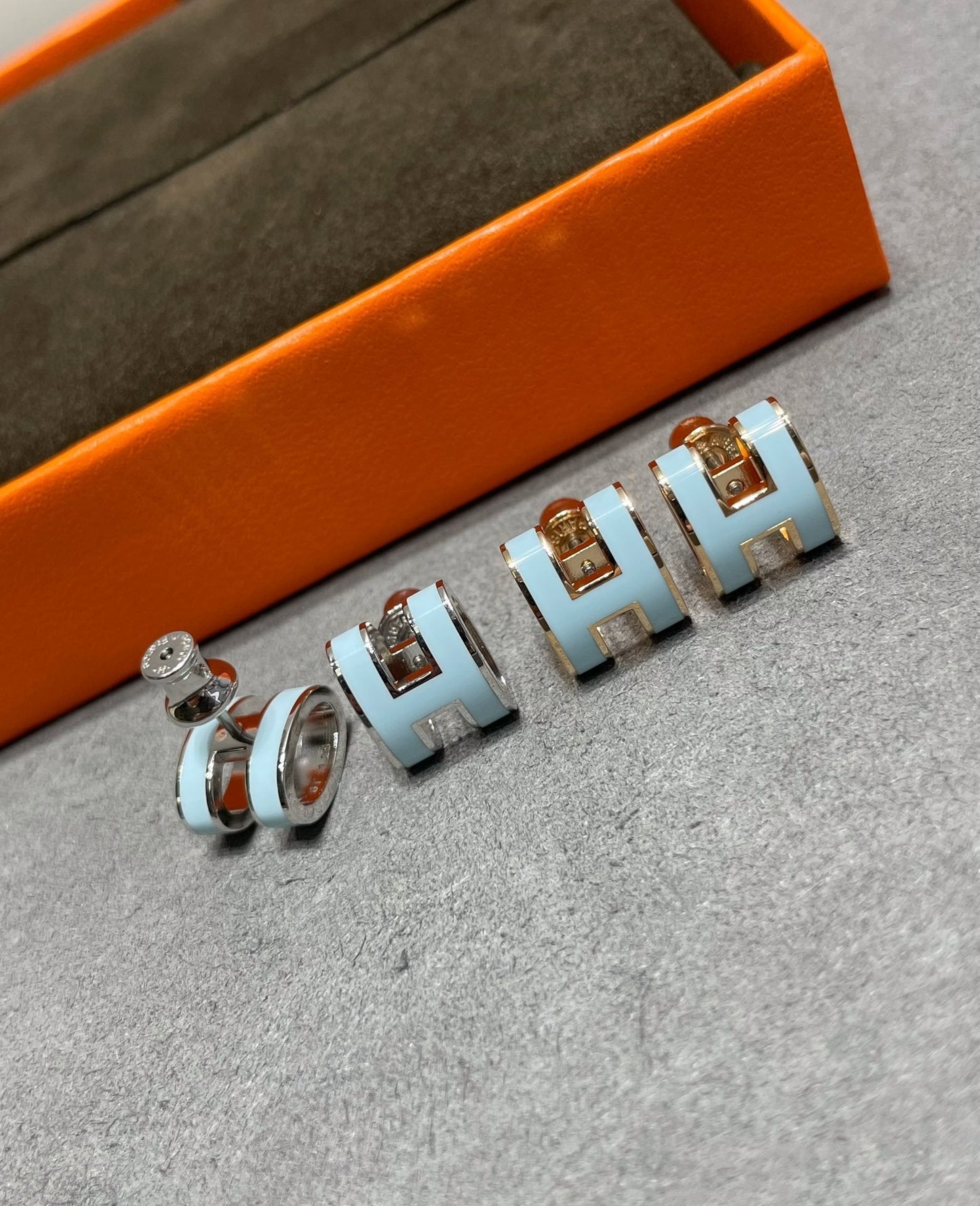 [Luxery]POP H SKY BLUE STUD EARRINGS