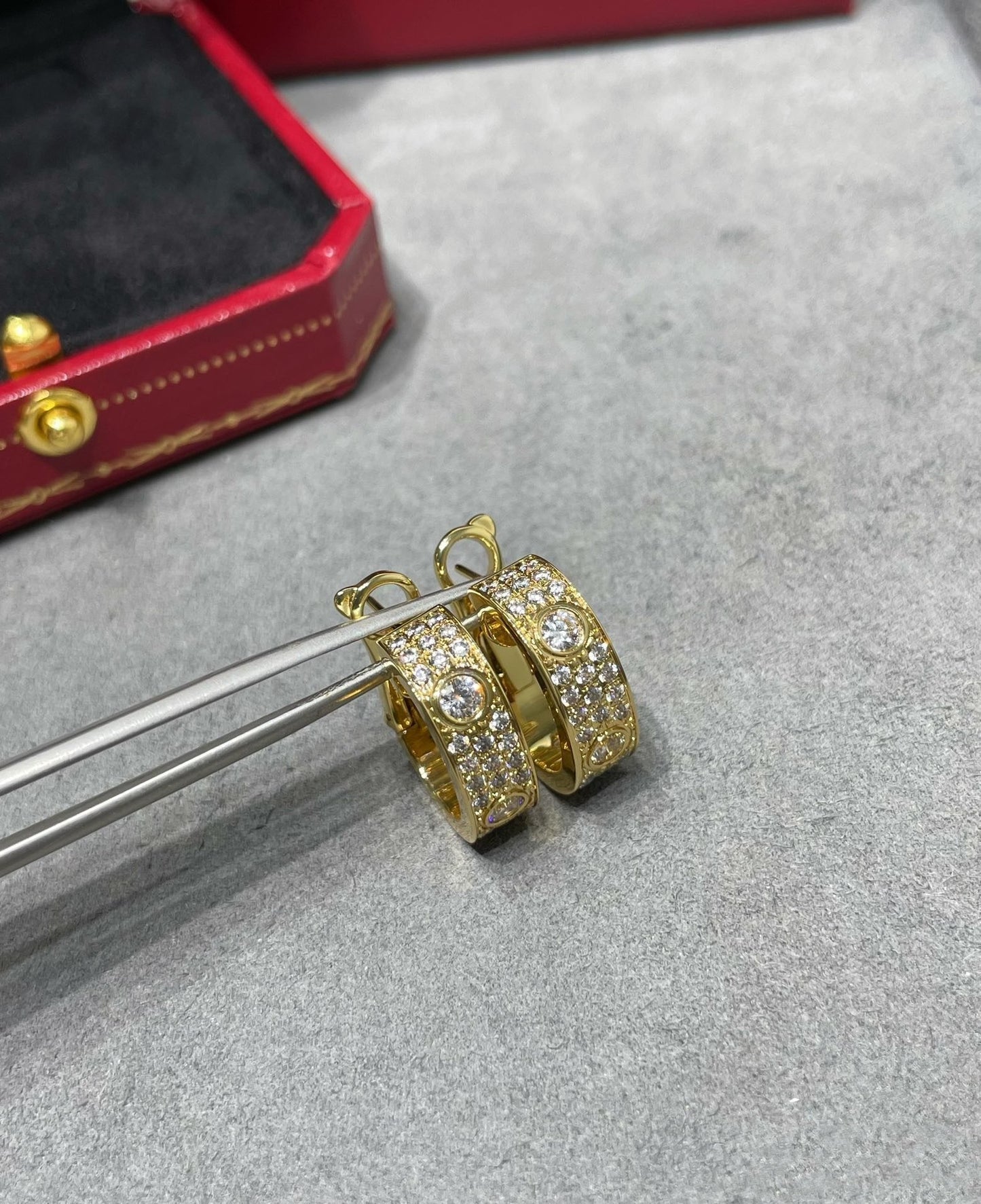 [Luxery]LOVE 5.5MM DIAMOND PAVED EARRINGS