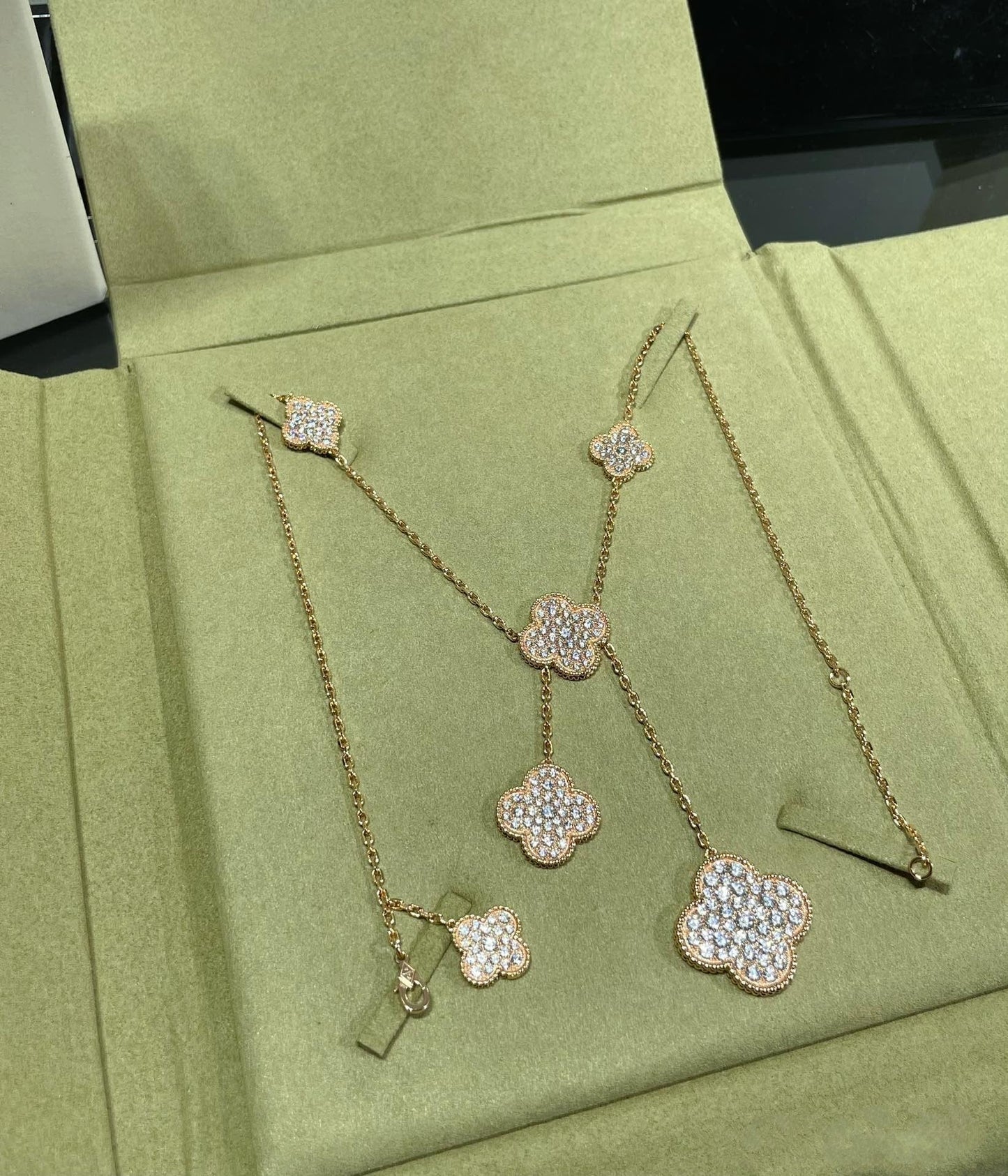 [Luxery]CLOVER 6 MOTIF DIAMOND PAVED NECKLACE