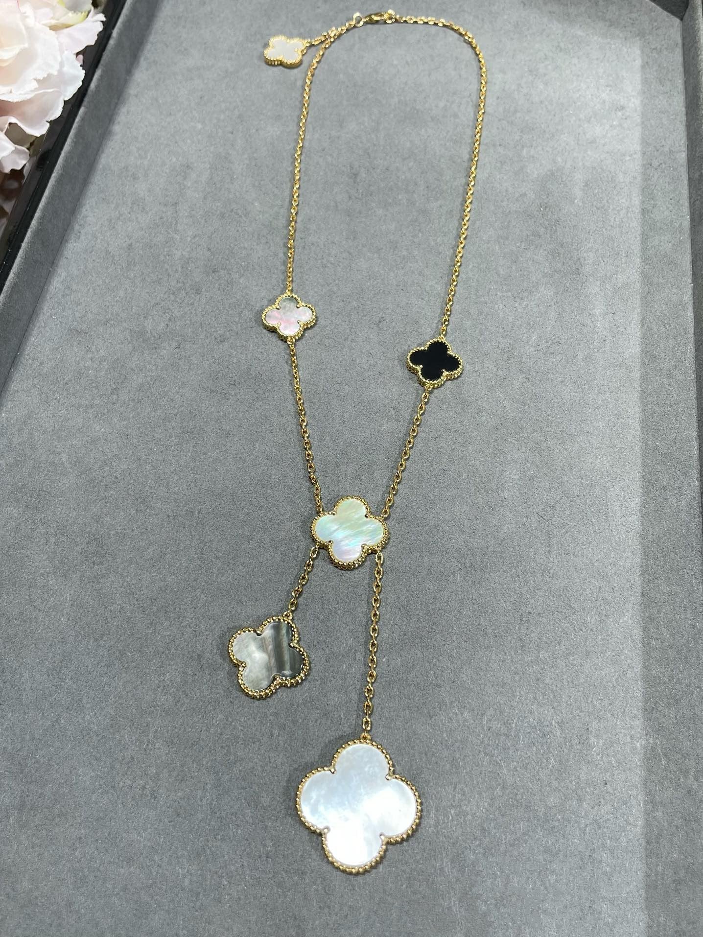 [Luxery]CLOVER 6 MOTIF MOP ONYX GOLD NECKLACE