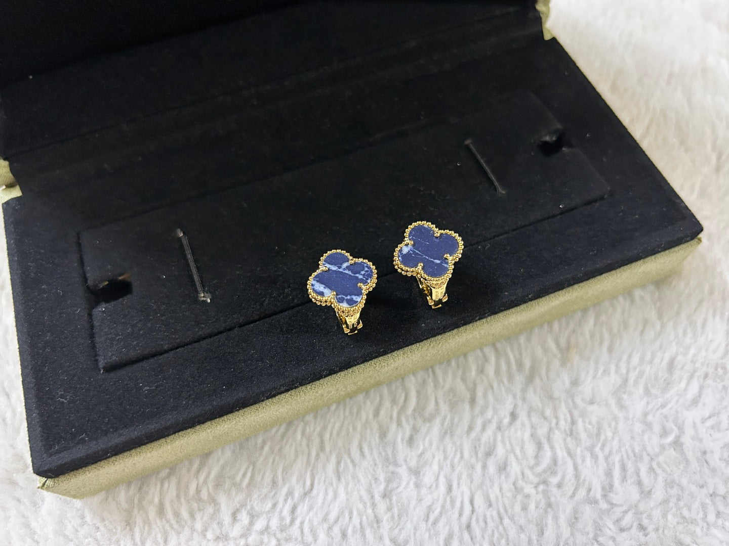 [Luxery]CLOVER PIETERSITE MEDIUM STUD EARRINGS