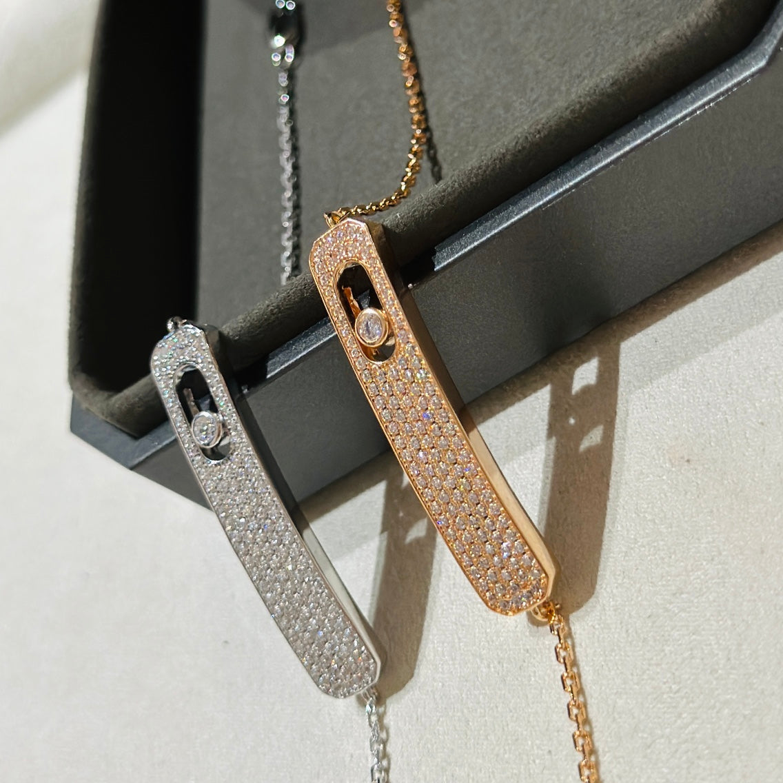 [Luxery]MOVE CLASSIQUE DIAMOND PAVED BRACELET