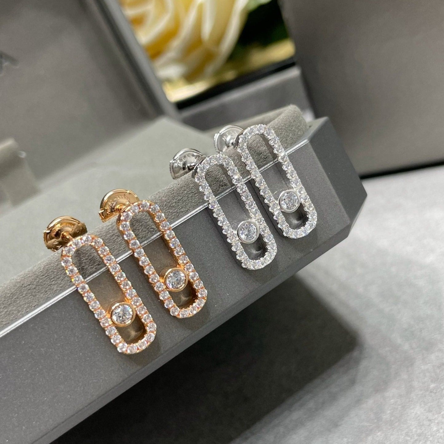 [Luxery]MOVE UNO STUD DIAMOND PAVED EARRINGS