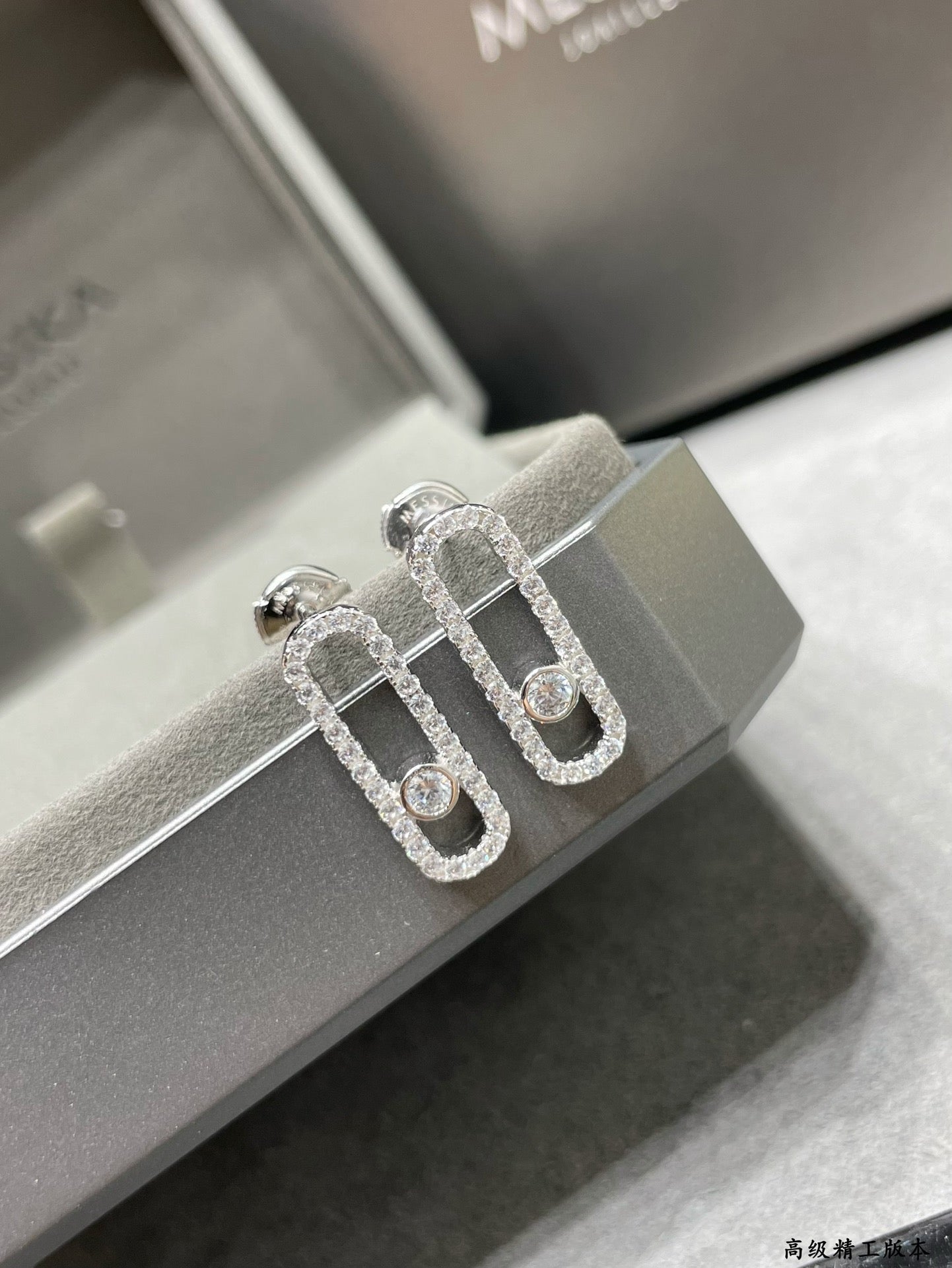 [Luxery]MOVE UNO STUD DIAMOND PAVED EARRINGS