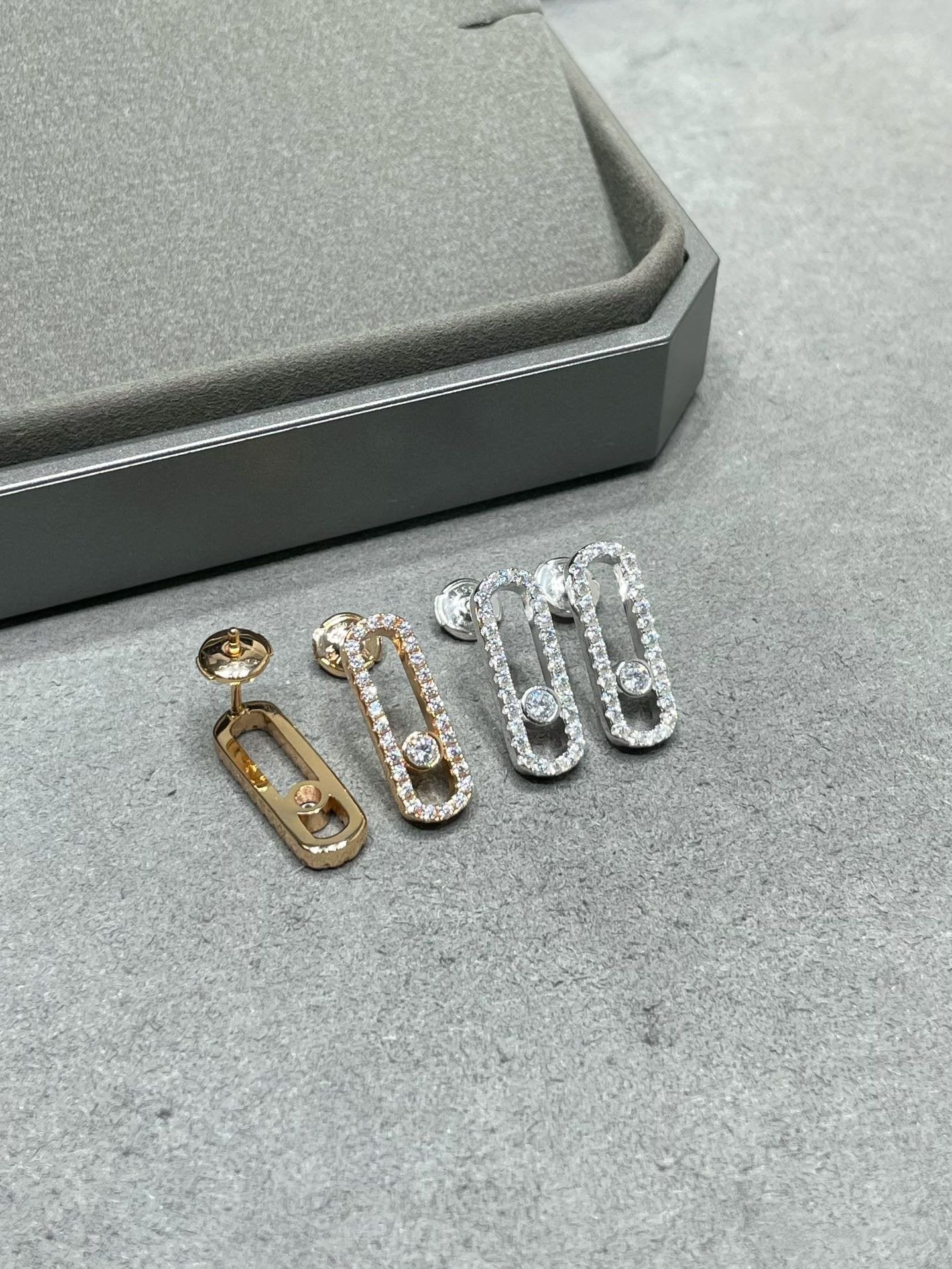 [Luxery]MOVE UNO STUD DIAMOND PAVED EARRINGS