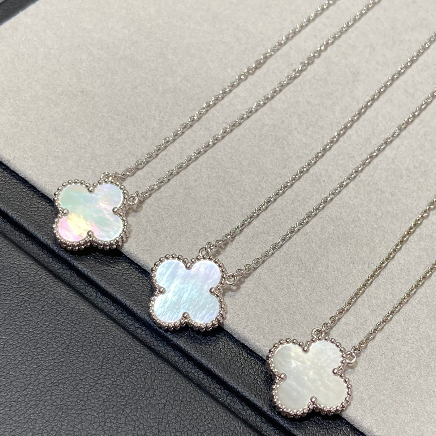[Luxery]CLOVER MEDIUM SILVER WHITE MOP NECKLACE