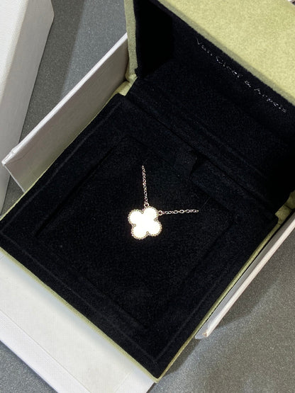 [Luxery]CLOVER MEDIUM SILVER WHITE MOP NECKLACE