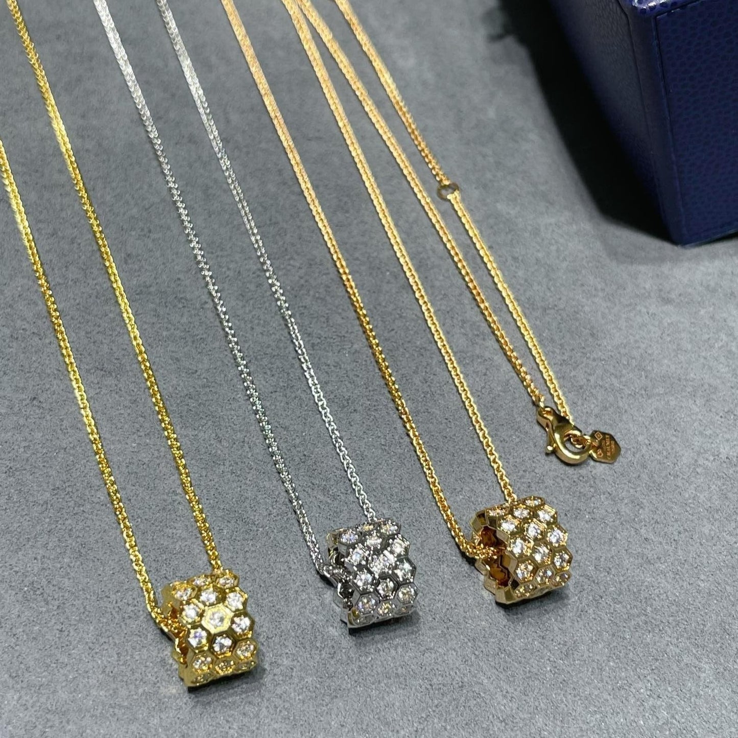 [Luxery]BEE LOVE DIAMOND PAVED 3 ROW NECKLACE
