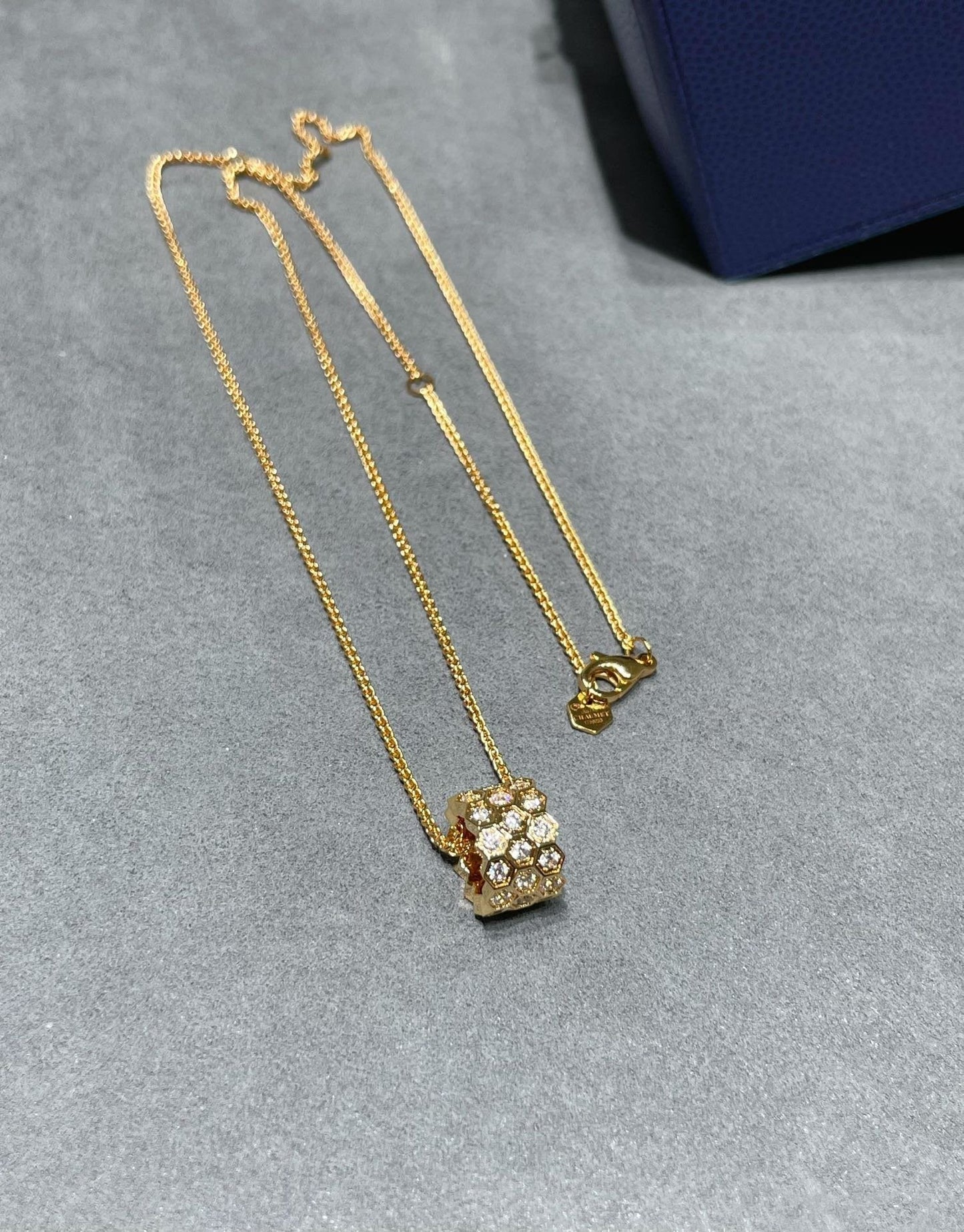 [Luxery]BEE LOVE DIAMOND PAVED 3 ROW NECKLACE