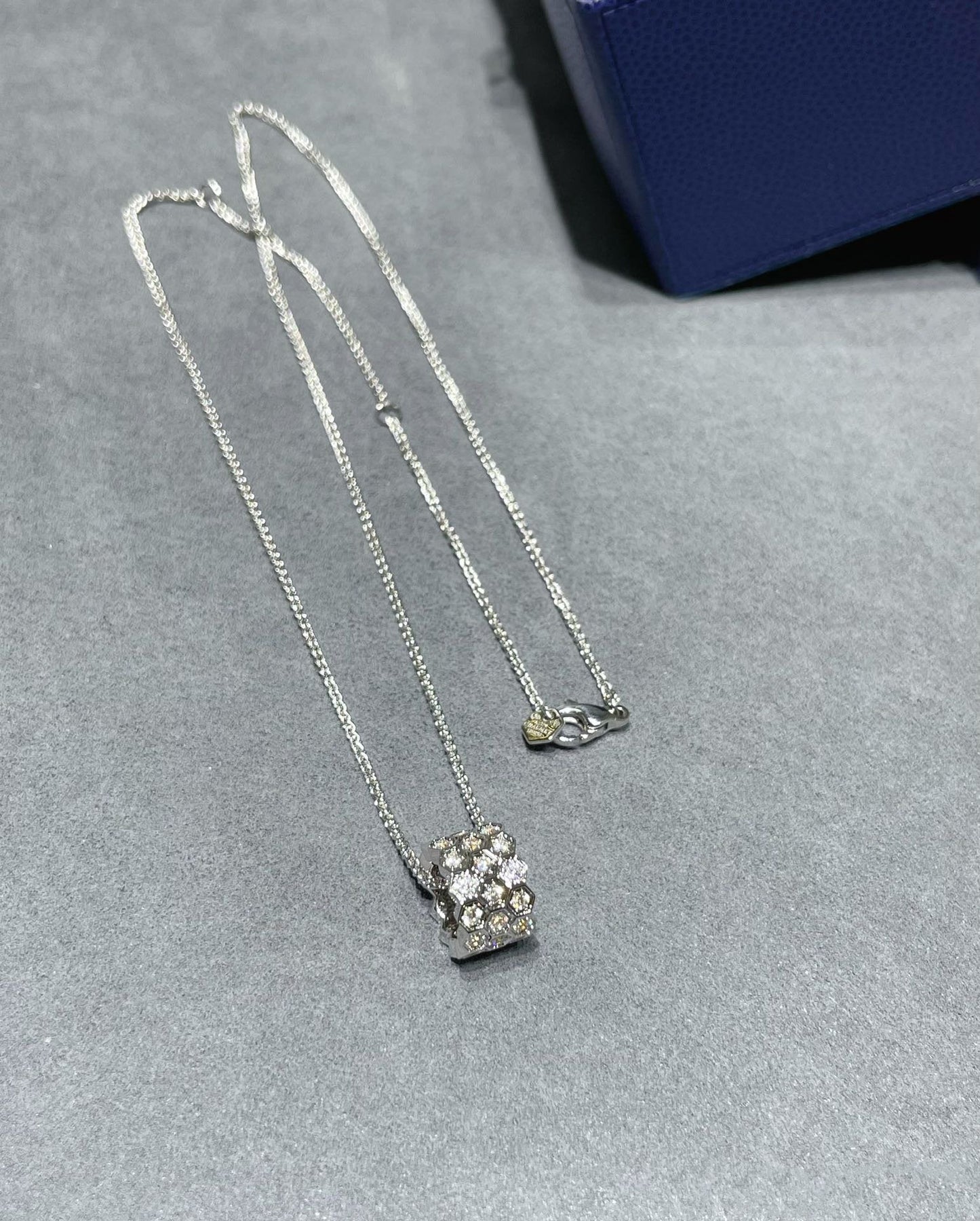 [Luxery]BEE LOVE DIAMOND PAVED 3 ROW NECKLACE