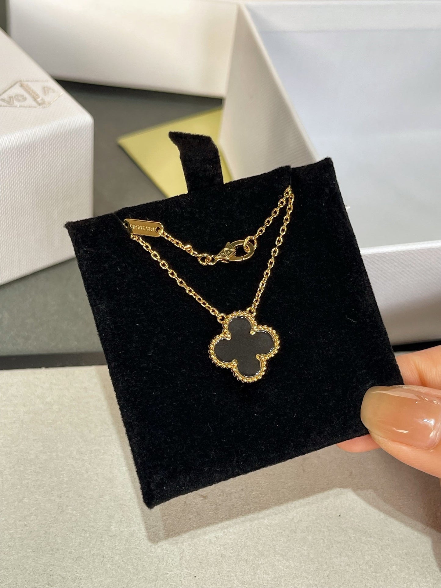 [Luxery]CLOVER ROCK CRYSTAL ROSE GOLD NECKLACE