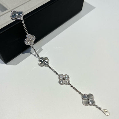 [Luxery] CLOVER 5 MOTIF LASER BRACELET COLLECTION