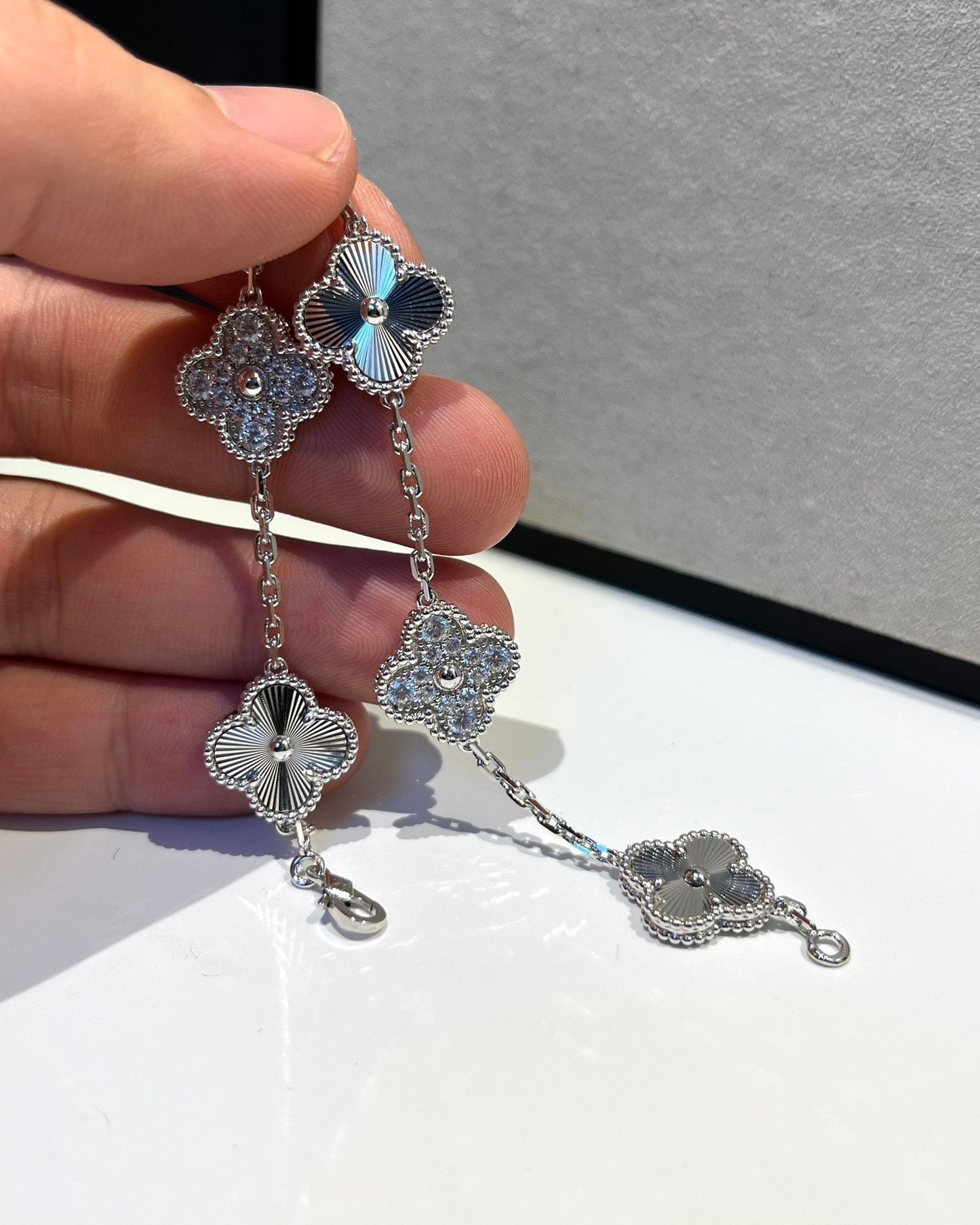 [Luxery] CLOVER 5 MOTIF LASER BRACELET COLLECTION