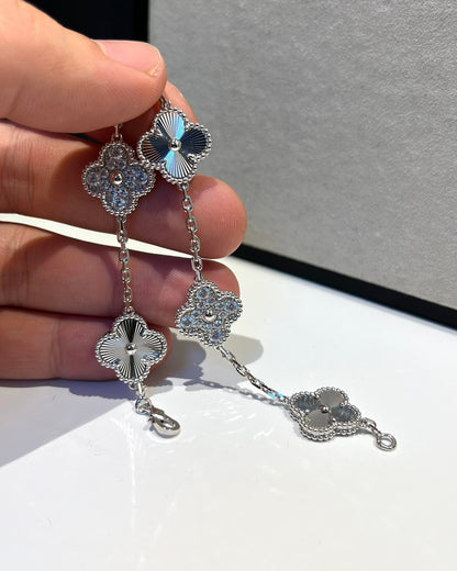 [Luxery] CLOVER 5 MOTIF LASER BRACELET COLLECTION