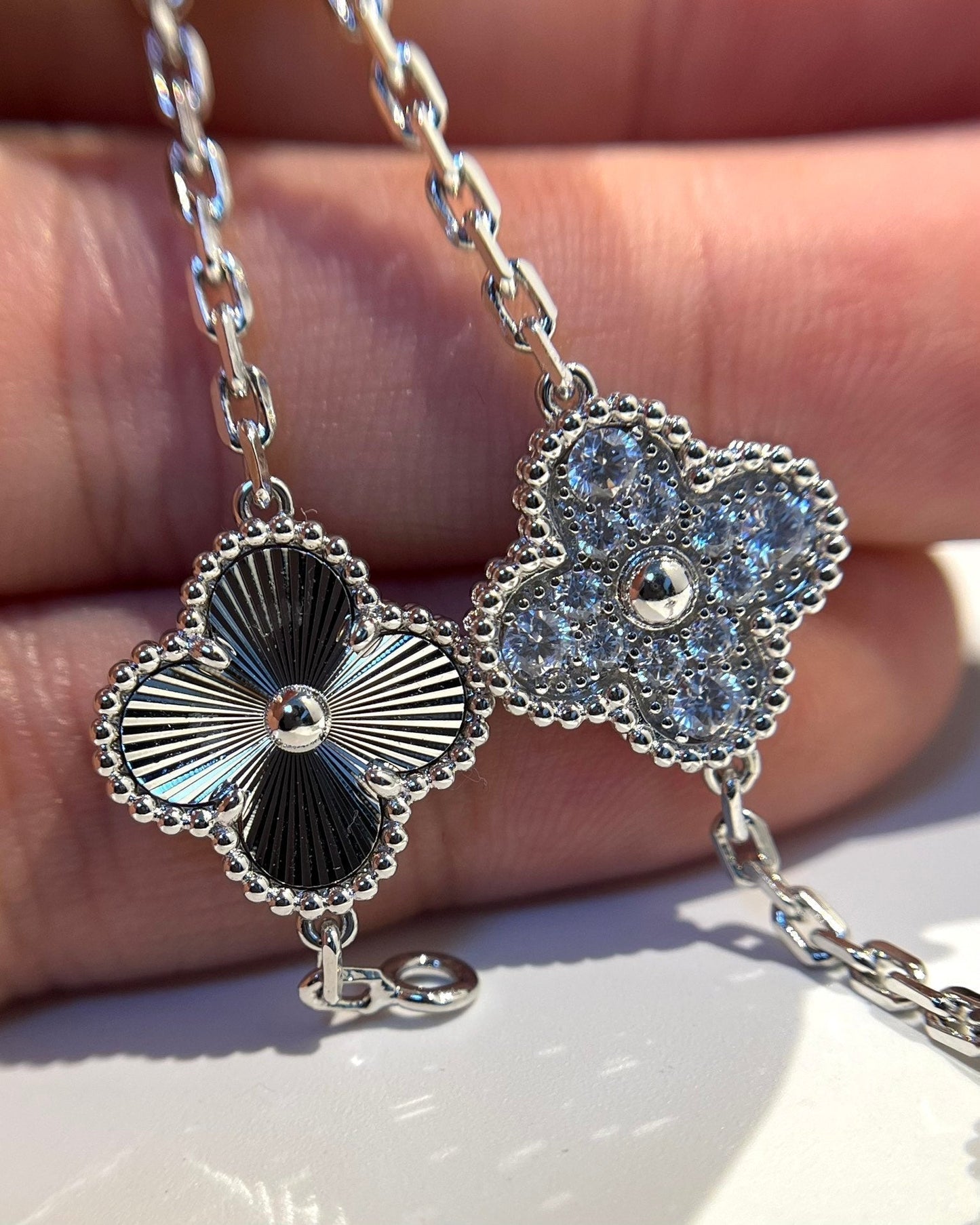 [Luxery] CLOVER 5 MOTIF LASER BRACELET COLLECTION