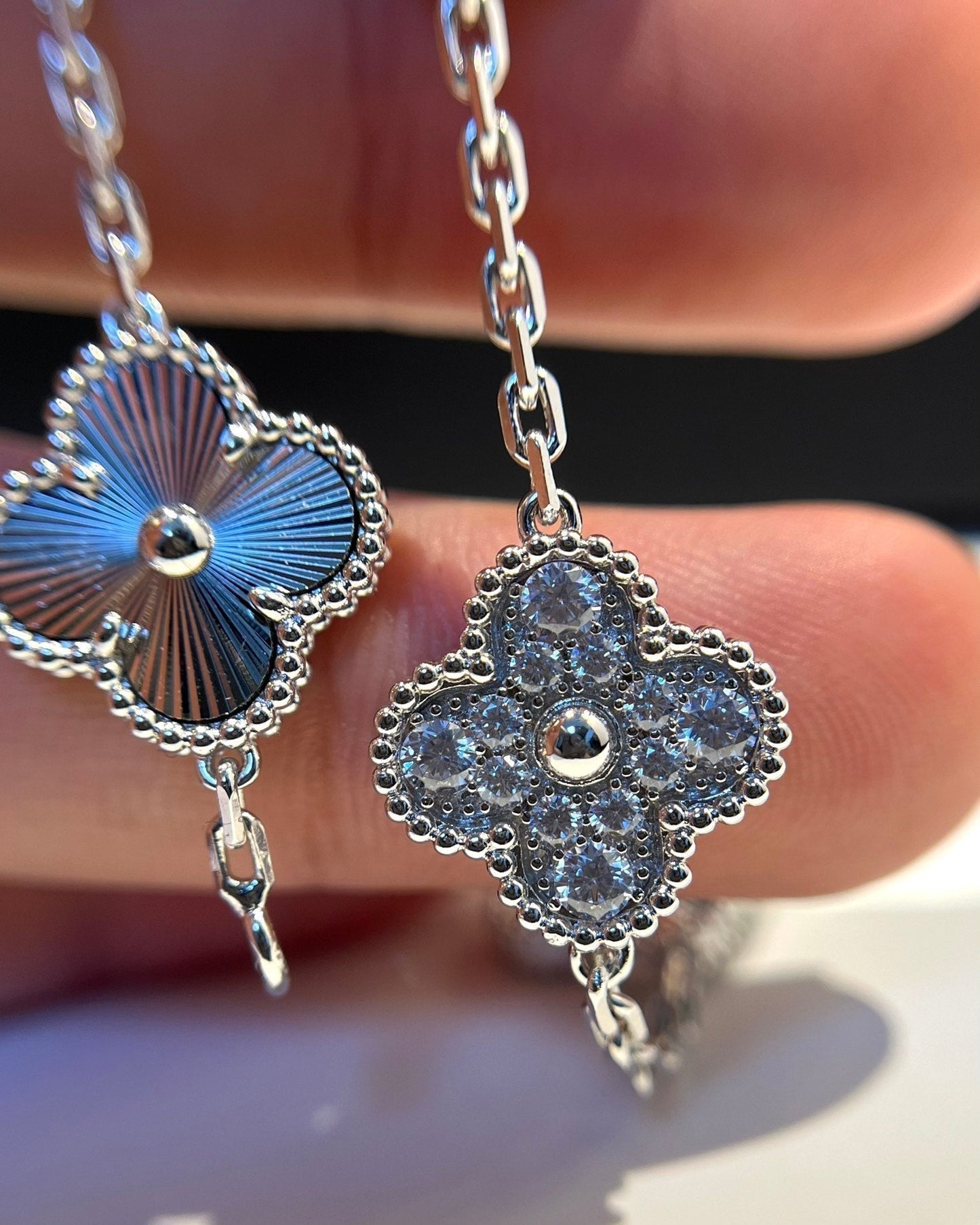 [Luxery] CLOVER 5 MOTIF LASER BRACELET COLLECTION