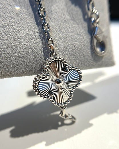 [Luxery] CLOVER 5 MOTIF LASER BRACELET COLLECTION