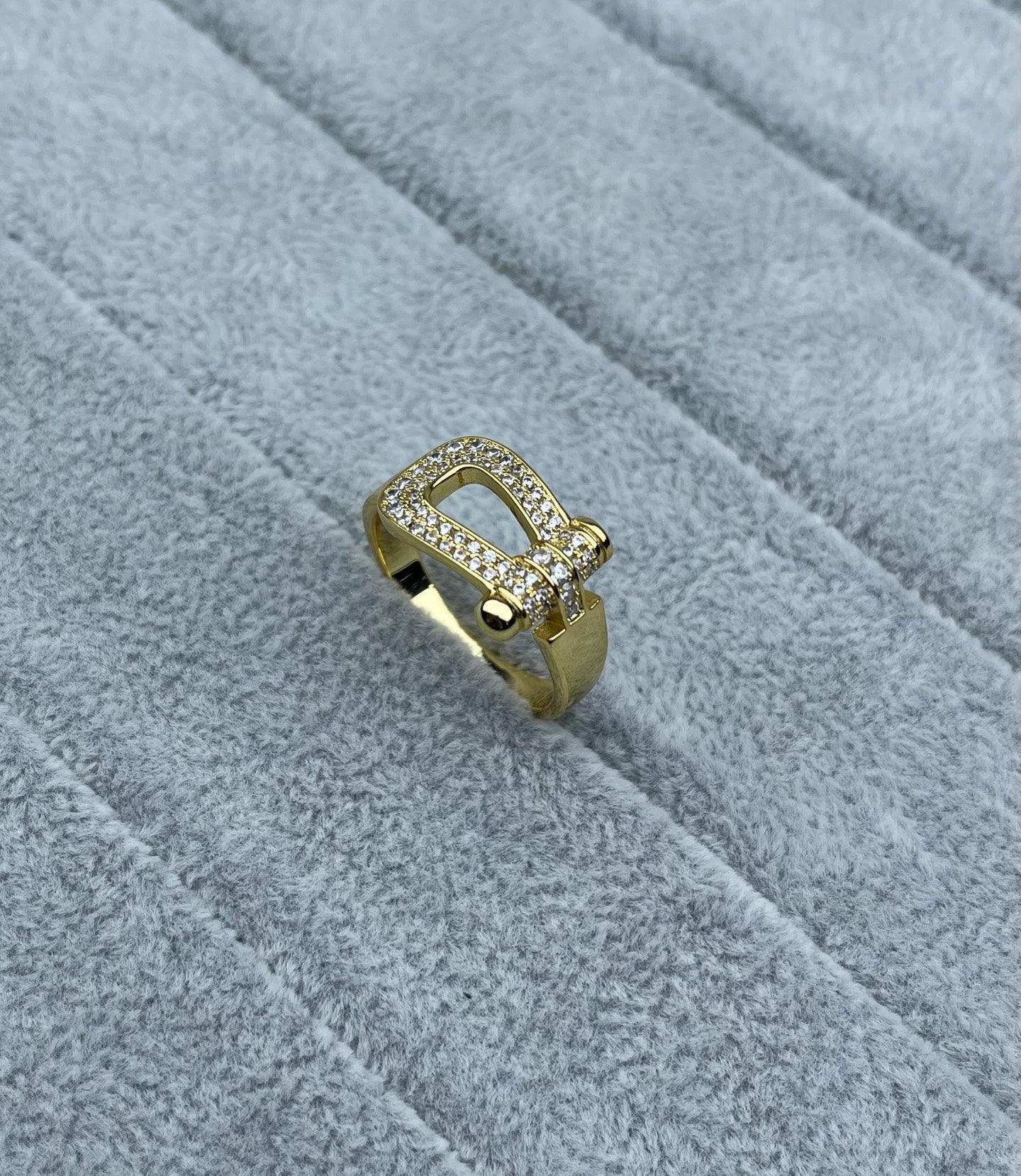 [Luxery]Wide Hoof-Shaped Diamond-Studded Ring
