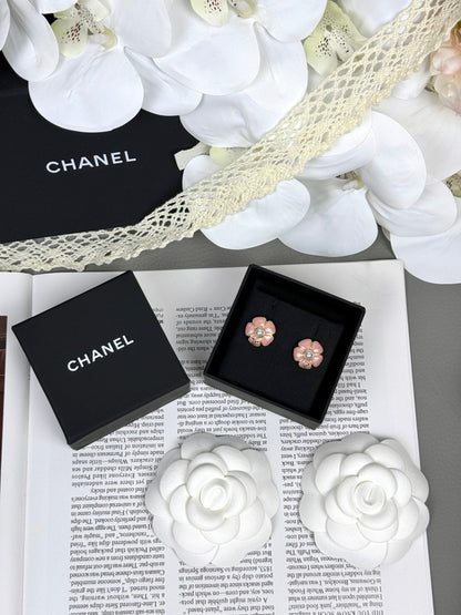 [Luxery]26C Pink Camellia Pearl Enamel Stud Earrings