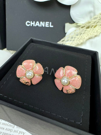 [Luxery]26C Pink Camellia Pearl Enamel Stud Earrings