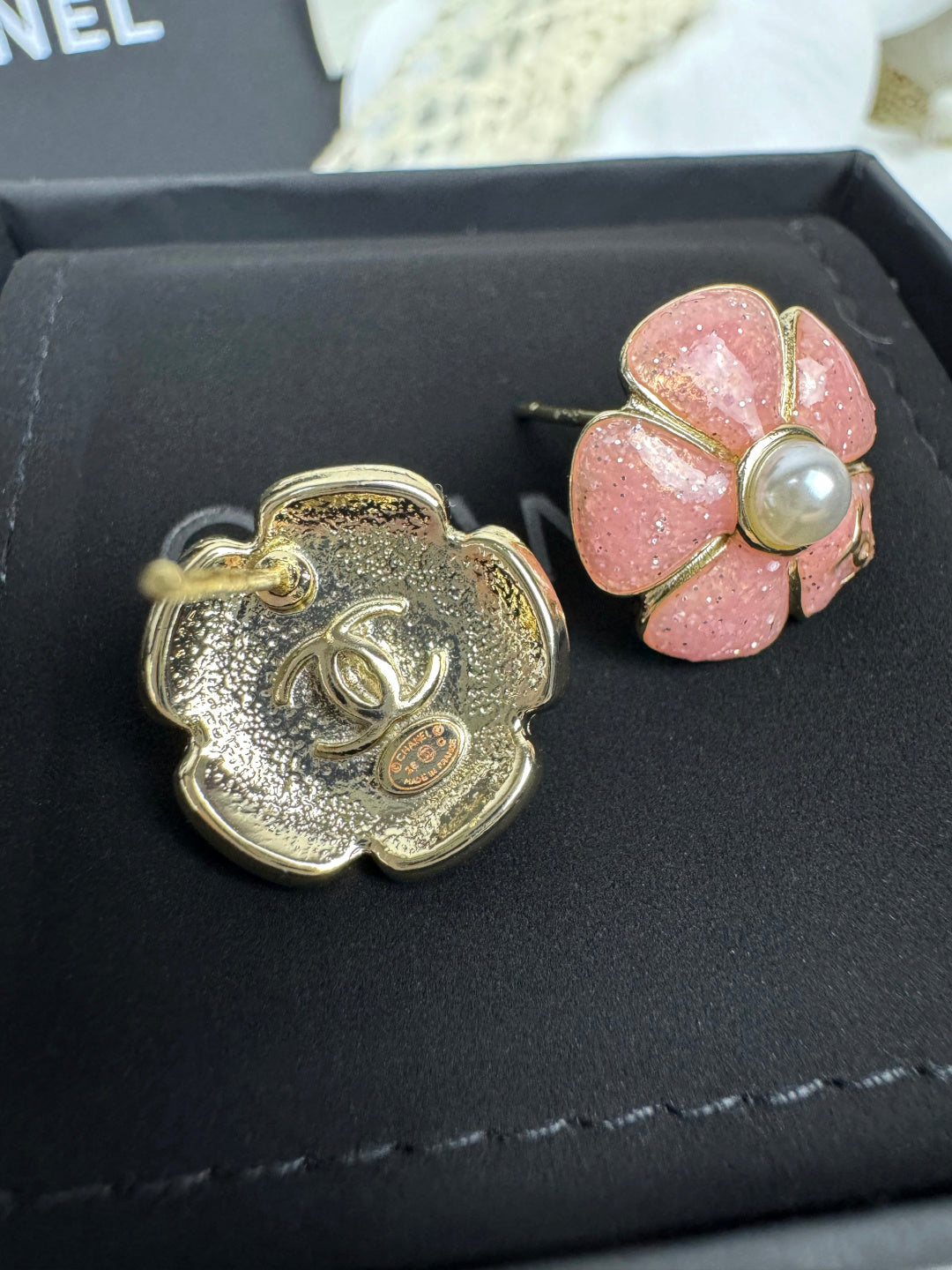 [Luxery]26C Pink Camellia Pearl Enamel Stud Earrings
