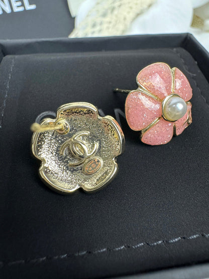 [Luxery]26C Pink Camellia Pearl Enamel Stud Earrings